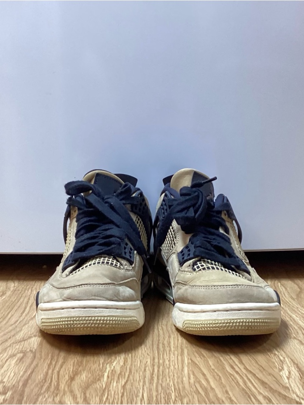 Women’s 8.5 Air Jordan 4 Retro in ‘Mushroom’